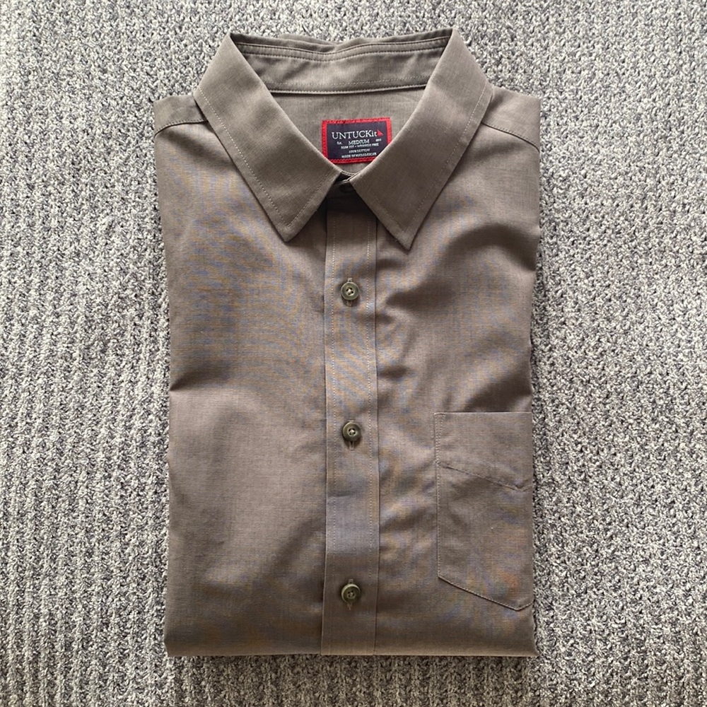 Mens Untuckit dress shirt. New. Grey. Slim fit. Medium.